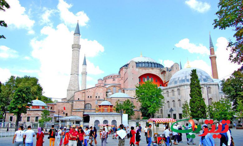 به گزارش تیتر یک آنلاین: با آغاز فصل توریستی هتل‌های ترکیه از سه ستاره تا ۵ ستاره قیمت‌های خود را بیش از ۱۰۰ درصد افزایش داده‌اند.